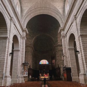 フランス南西部、ペズナスにあるサンジャン教会(Collégiale Saint-Jean)