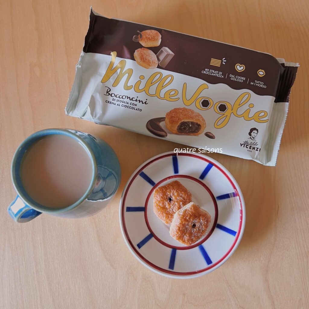イタリアのスーパーで買ったパイ生地の中にチョコが入ったお菓子
