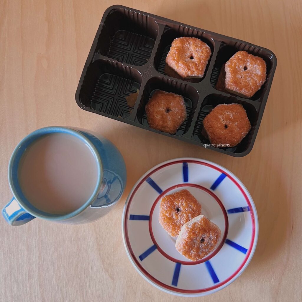 イタリアのスーパーで買ったパイ生地の中にチョコが入ったお菓子