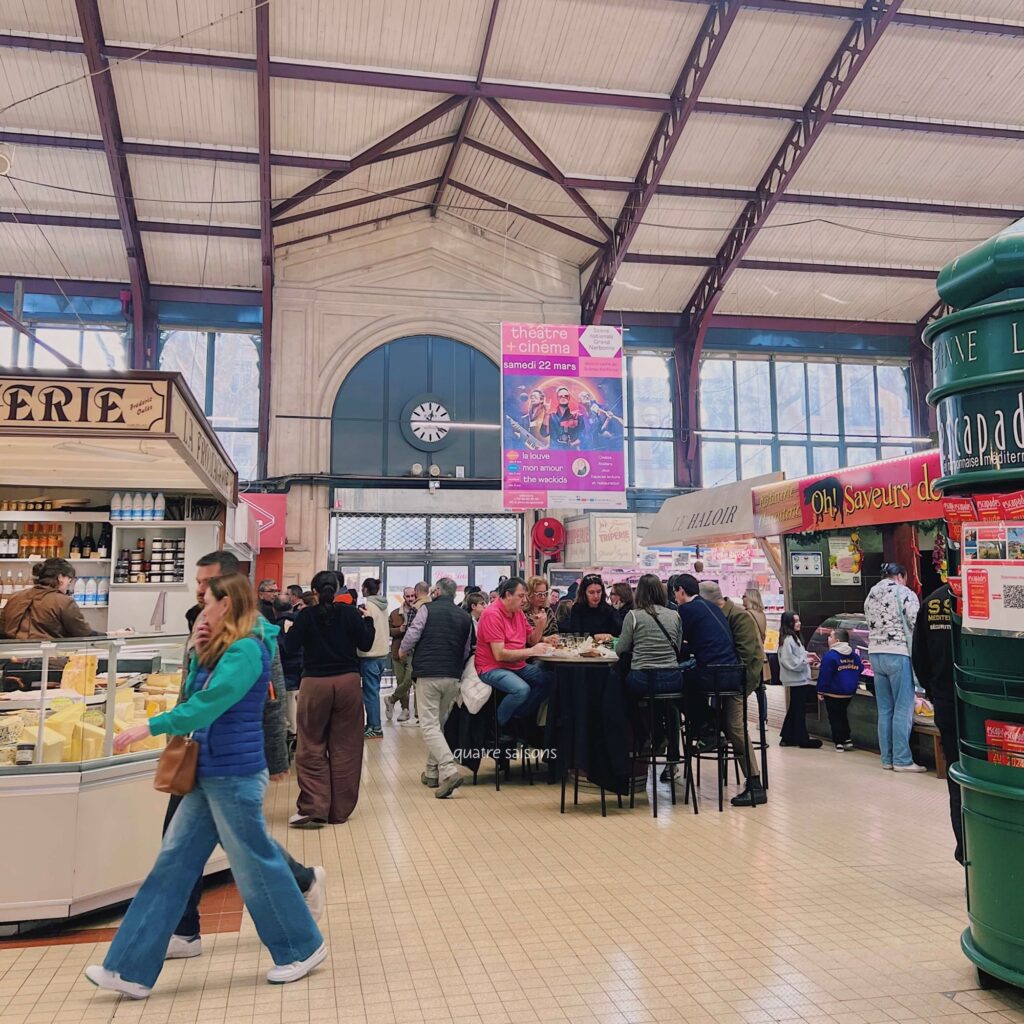 フランス南西部、ナルボンヌの屋内マーケット（Les Halles de Narbonne）