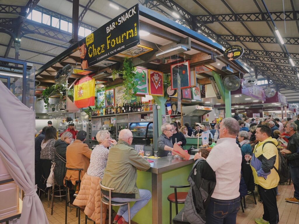 フランス南西部、ナルボンヌの屋内マーケット（Les Halles de Narbonne）