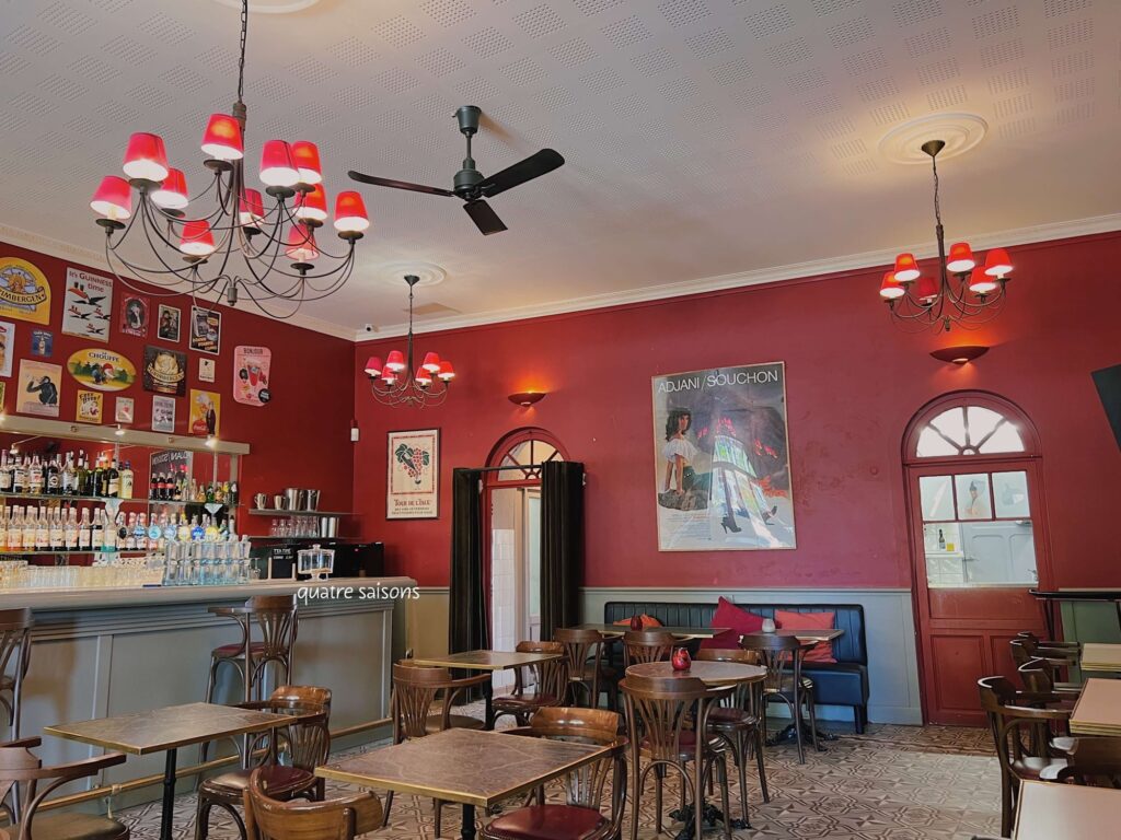 南フランスの村、グルトのビストロCafé de la Poste