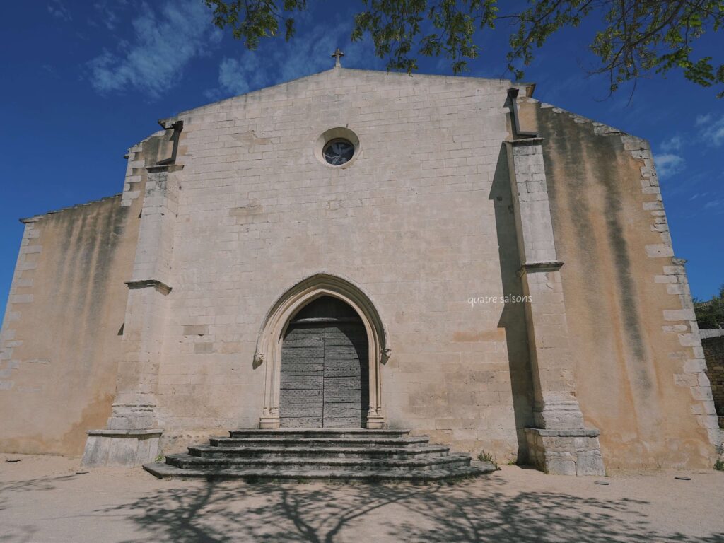 南フランスの村、メネルブの教会(Eglise Saint Luc)