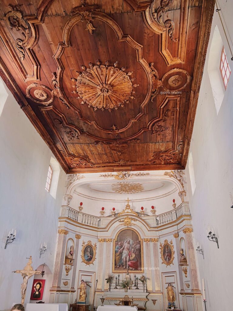 南フランスの村、メネルブの礼拝堂(Chapelle Saint-Blaise)