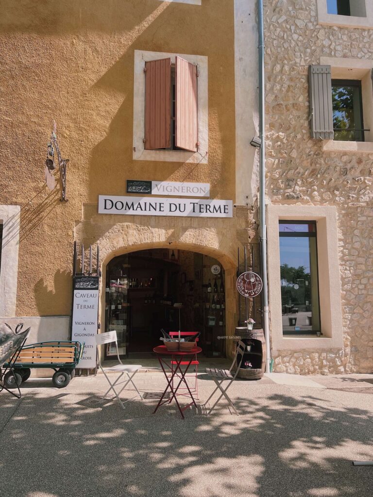 南フランスのワインが有名な村、ジゴンダスで私たちがワインを買ったお店、DOMAINE DU TERME