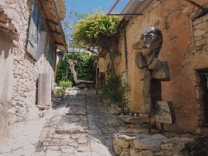 南フランスの村、ジュカにある彫刻