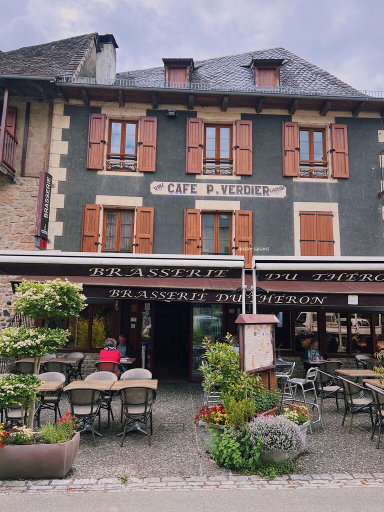 フランス南西部の美しい村、サンコームドルトで利用したレストラン、brasserie du theron