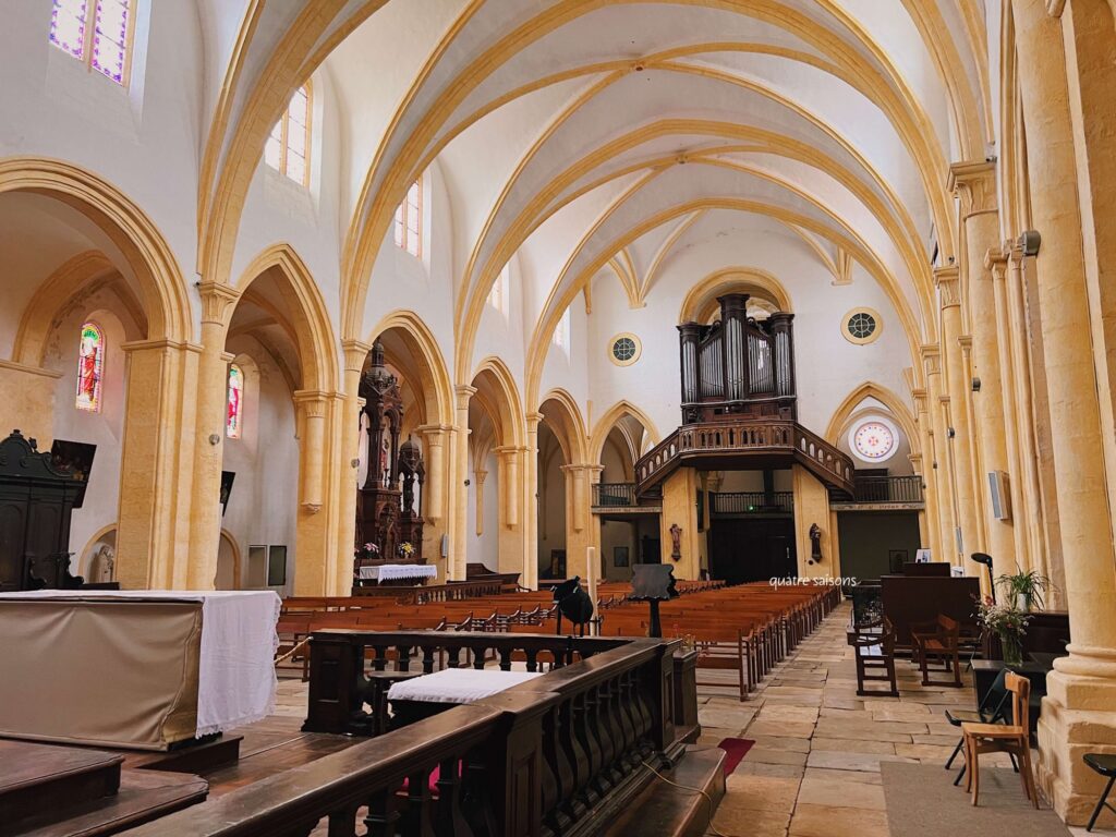 フランス南西部の街、フィジャックのノートルダム・デュ・ピュイ教会(Église catholique Notre-Dame-du-Puy à Figeac)