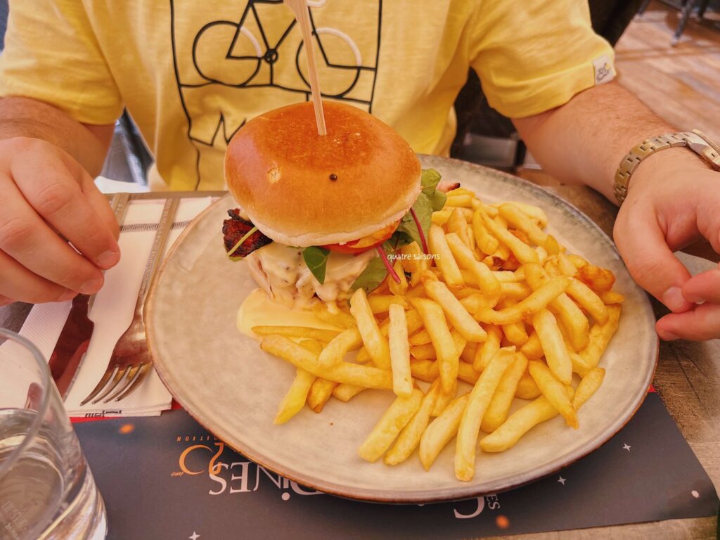 南フランスの村、グリモーのレストラン、Café Le Clem's Restaurant