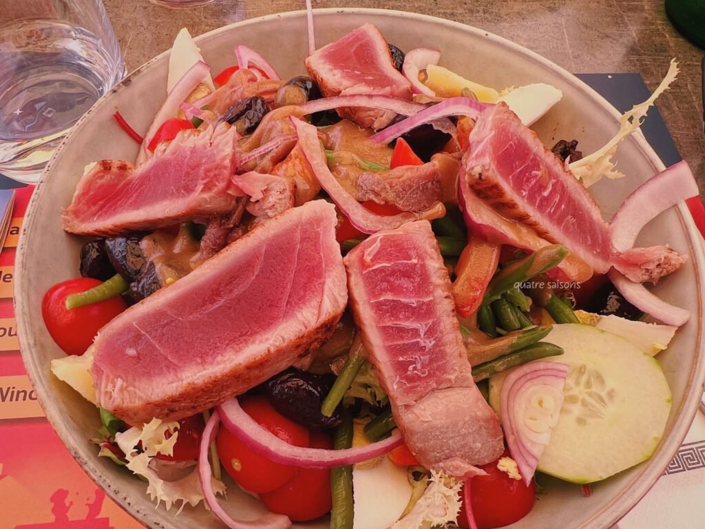 南フランスの村、グリモーのレストラン、Café Le Clem's Restaurant