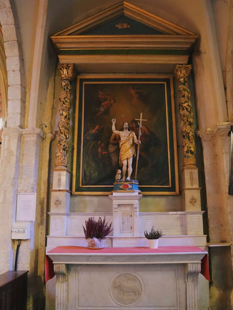 南フランスの村、ヴァレンソールのサンブレーズ教会（Église Saint-Blaise de Valensole）