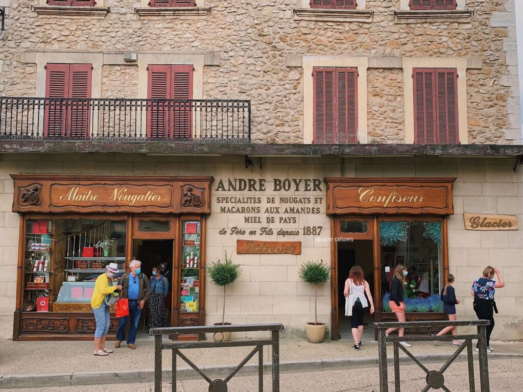 南フランスのラベンダーが有名なソーの村にあるヌガーのお店、アンドレボワイエ