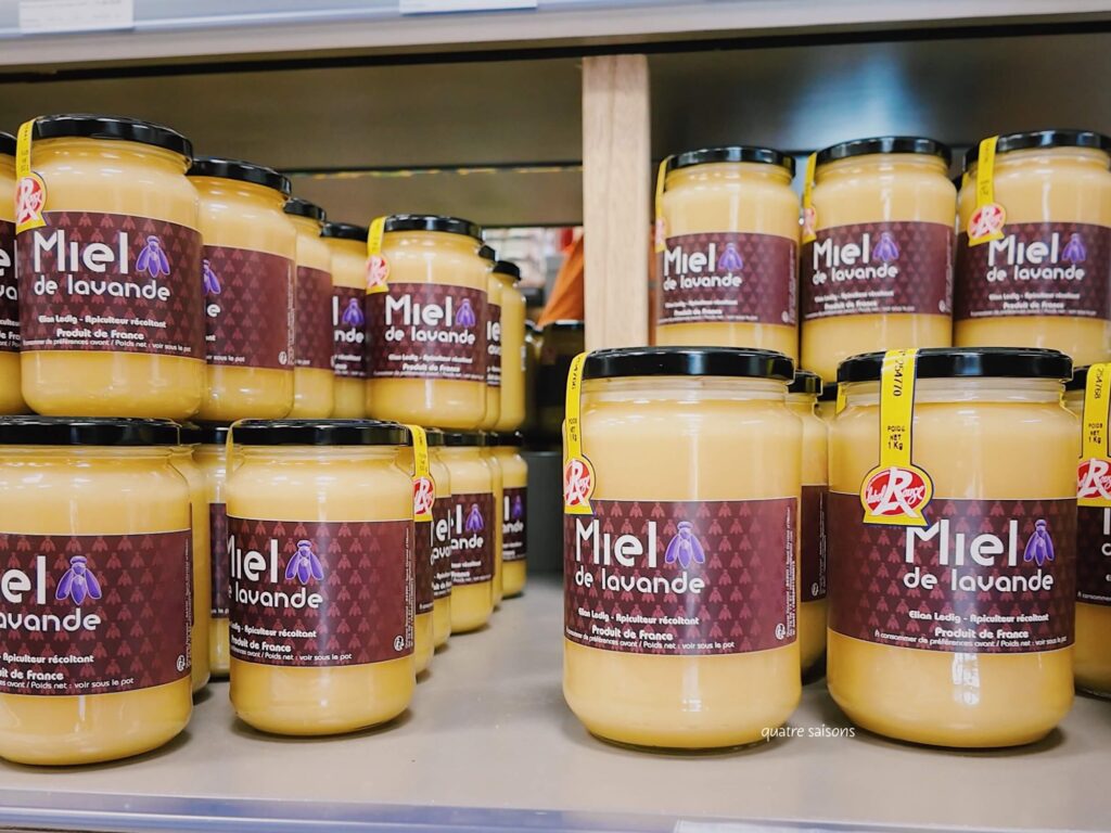 南フランスの村、ソーにあるラベンダー生産者さんのお店、La Maison des Producteurs