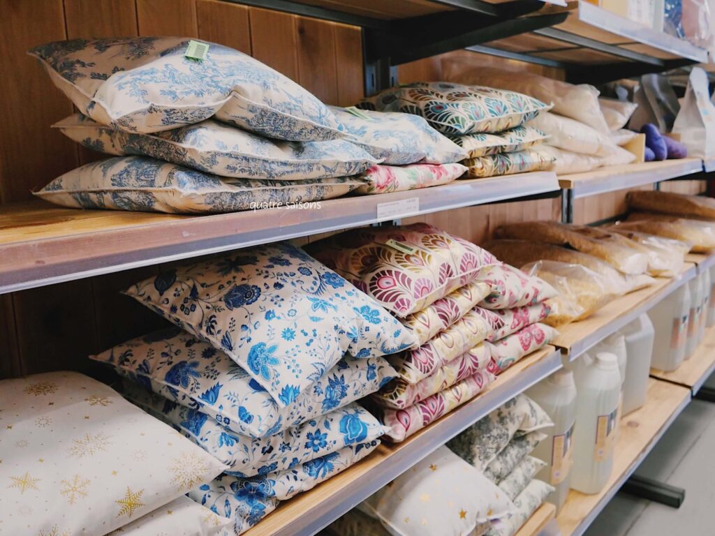 南フランスの村、ソーにあるラベンダー生産者さんのお店、La Maison des Producteurs