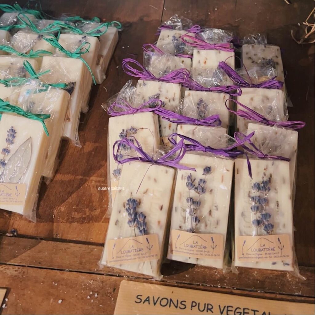 南フランスの村、ソーにあるLa Loubatière Lavande et Lavandin Dromel