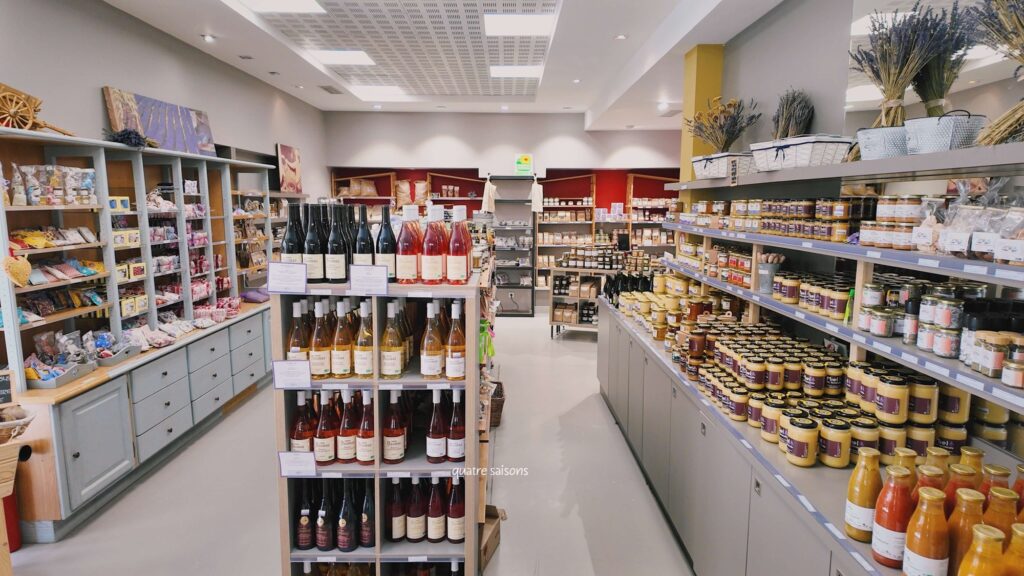 南フランスの村、ソーにあるラベンダー生産者さんのお店、La Maison des Producteurs