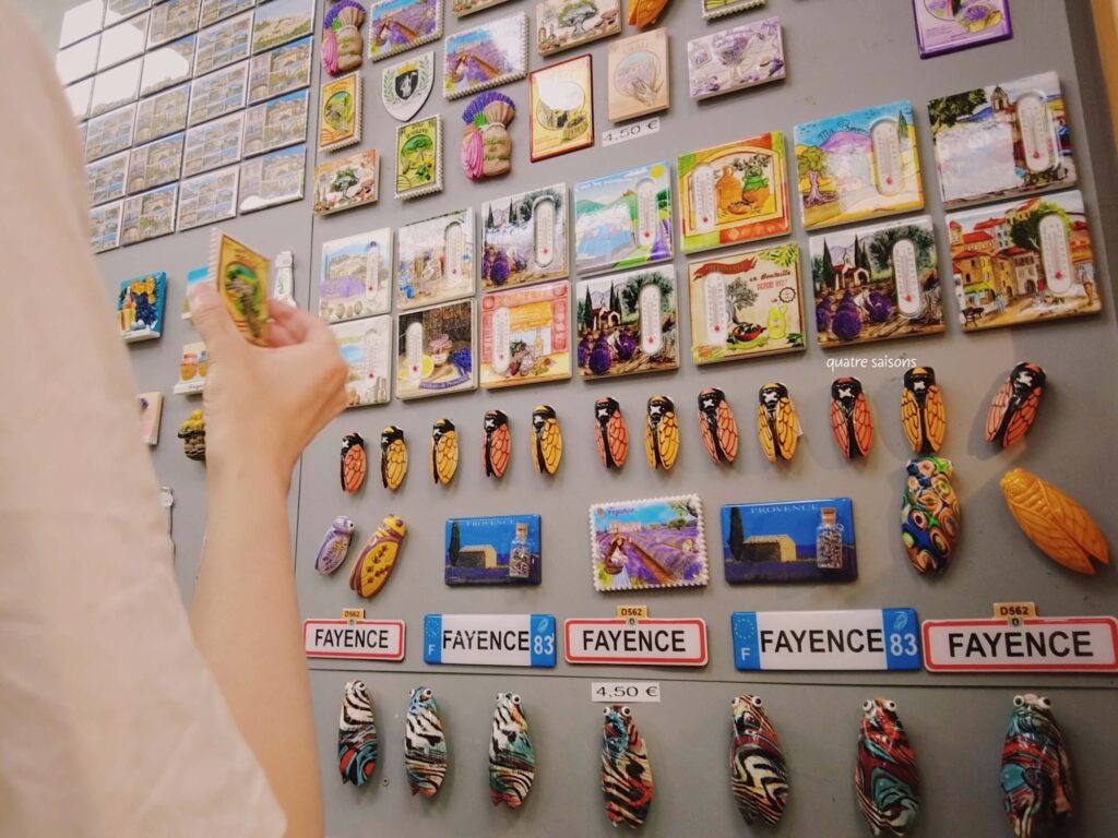南フランスの街、ファイヤンスのお土産やさんAux Soleils de Fayence