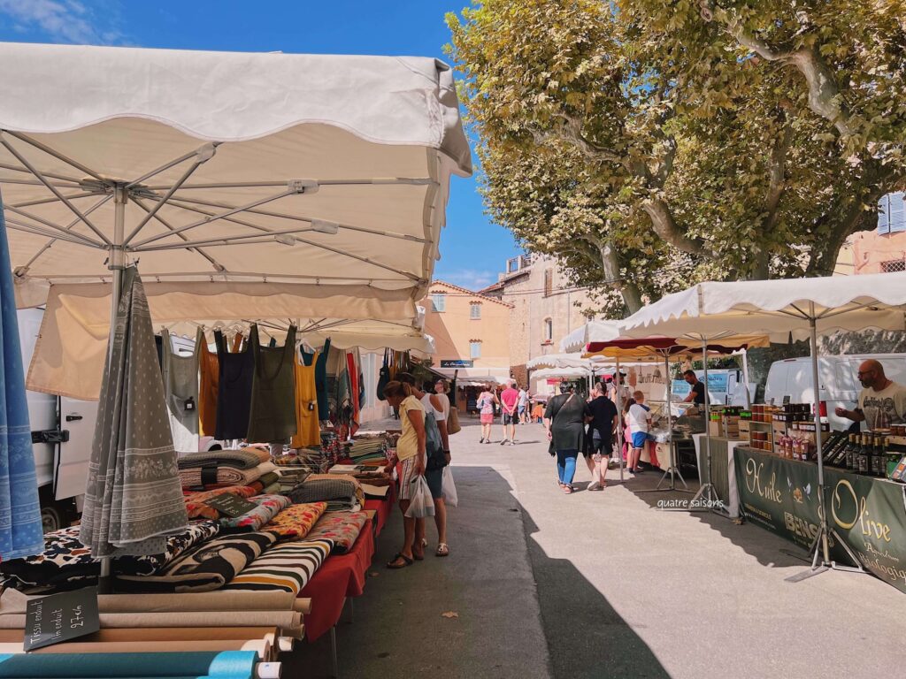 南フランスの街、ファイヤンスのマルシェ