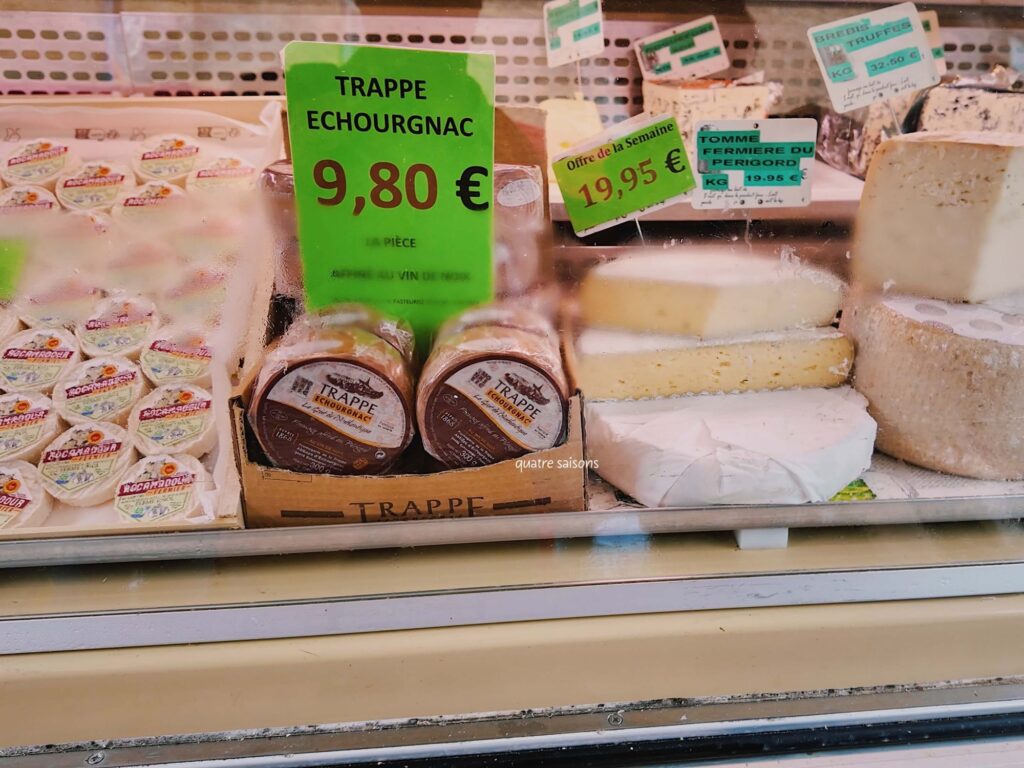 フランス南西部、ドルドーニュにあるサルラ・ラ・カネダのマルシェ