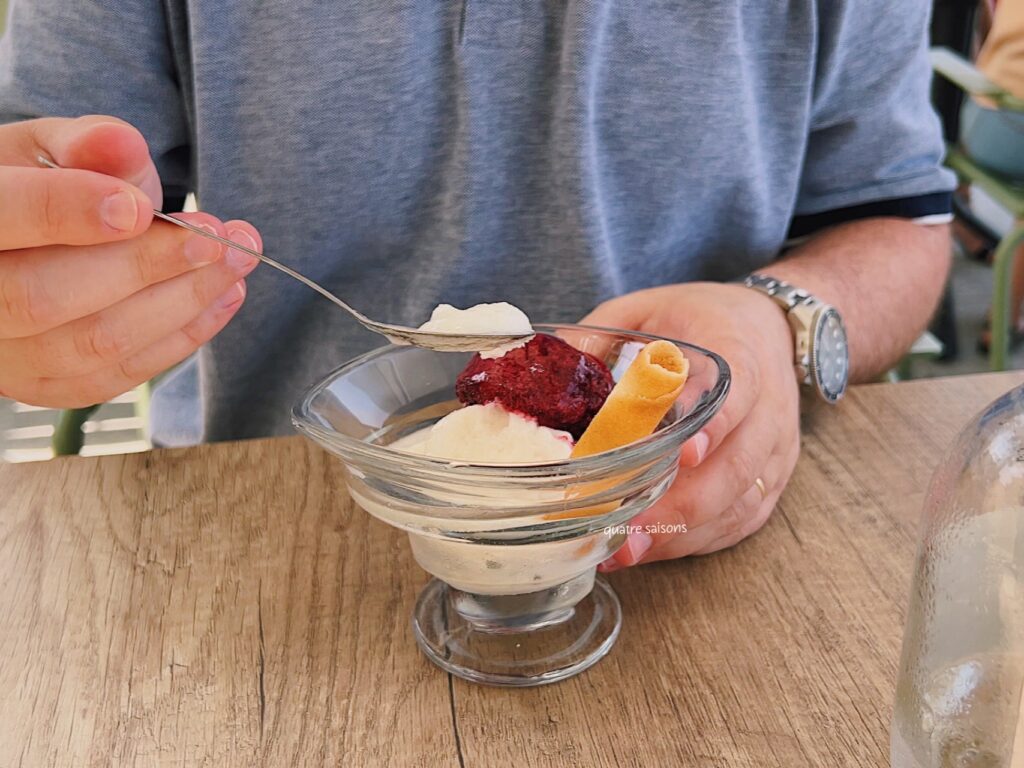 コリウールのアイス休憩で利用したブラッスリー、La Brasserie Le Saint Elme