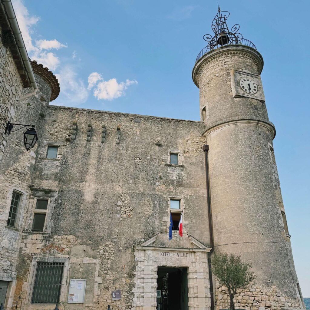 南フランスの村、リュッサンのお城