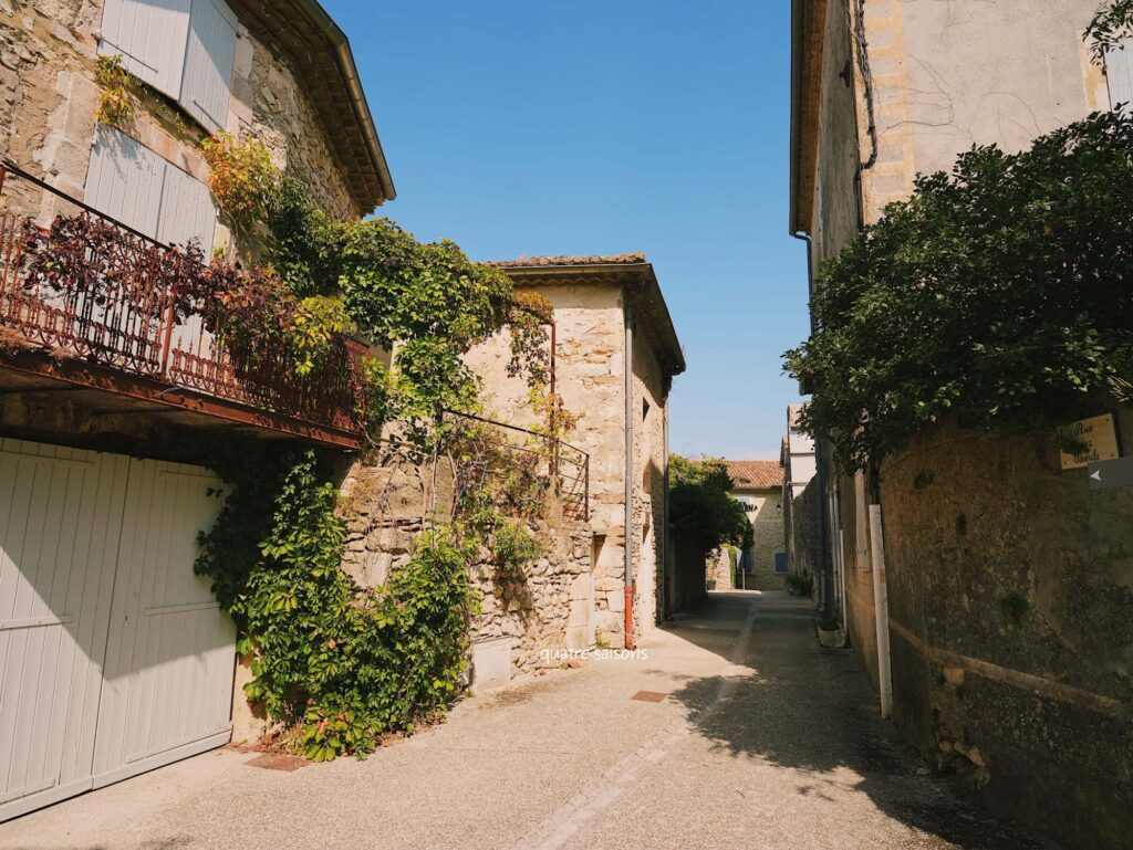 南フランス、リュッサンにある牛通り(Rue des Bœufs)と呼ばれている通り