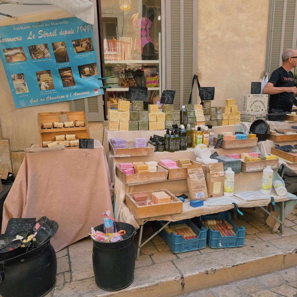 南フランス、カシCassisのマルシェ