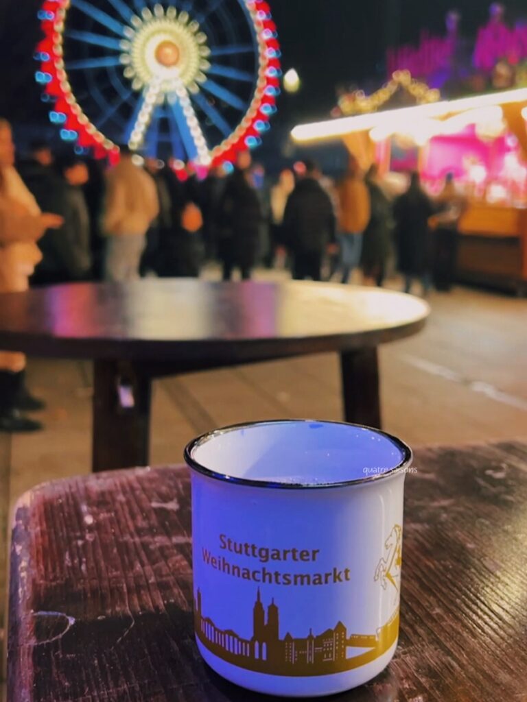 シュトゥットガルトのクリスマスマーケットのシュロス広場(Schlossplatz)で飲んだホットワイン