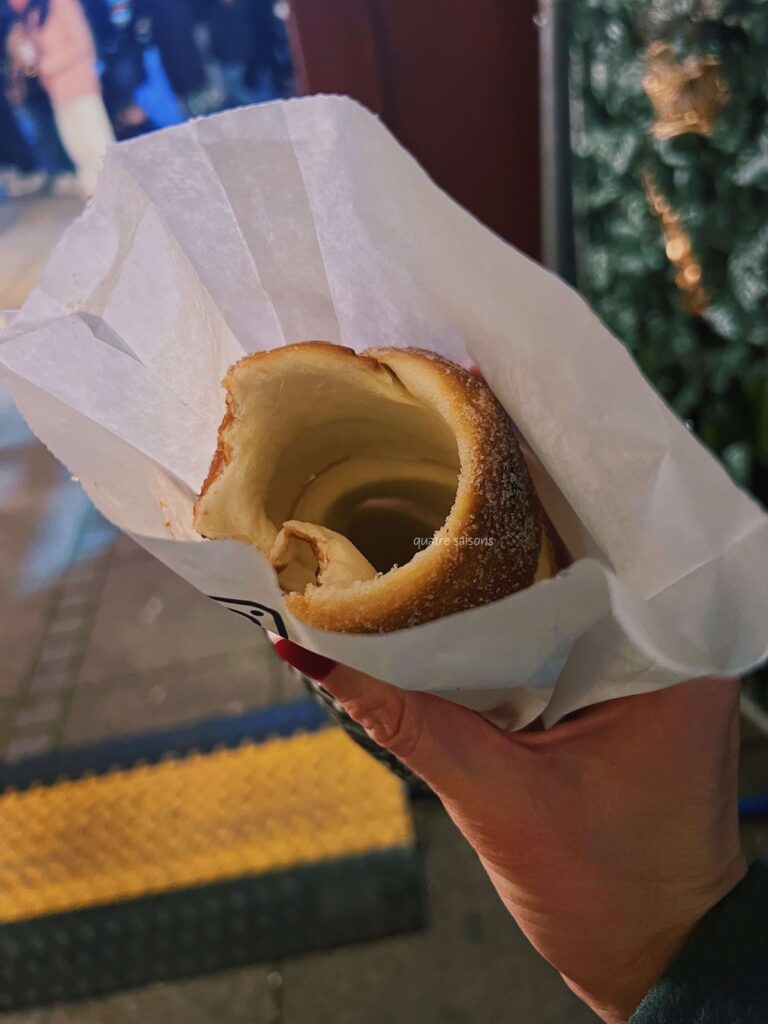 シュトゥットガルトのクリスマスマーケットのシュロス広場(Schlossplatz)で食べたバームクーヘン
