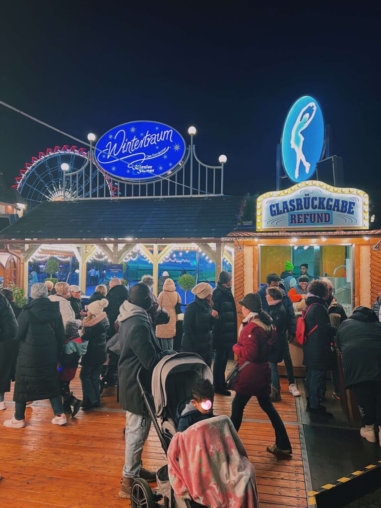 シュトゥットガルトのクリスマスマーケットのスケートリンク