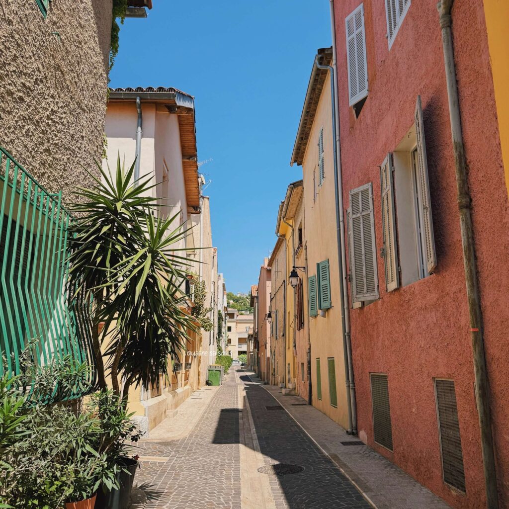 南フランスの海の街、カシCassis