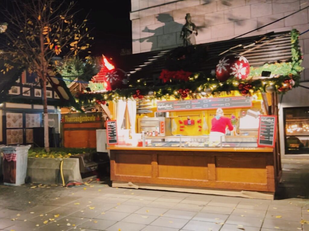 シュトゥットガルトのクリスマスマーケットのマルクト広場で食べた食事