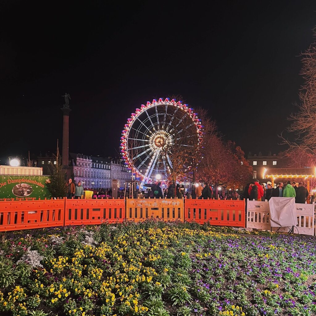 シュロス広場(Schlossplatz)で行われるシュトゥットガルトのクリスマスマーケット