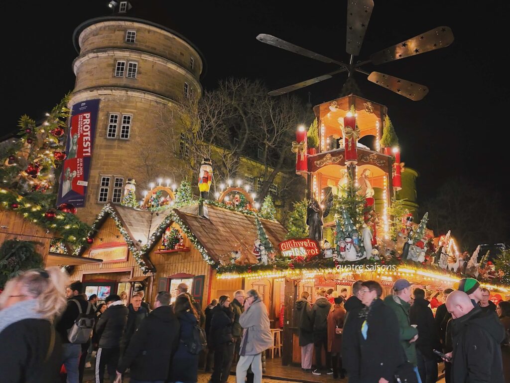シラー広場(Schillerplatz)で行われるシュトゥットガルトのクリスマスマーケット