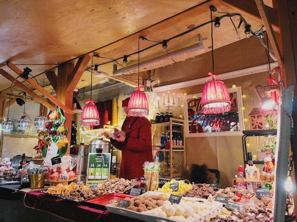 エストニア・タリンのクリスマスマーケットで売っていた食事系