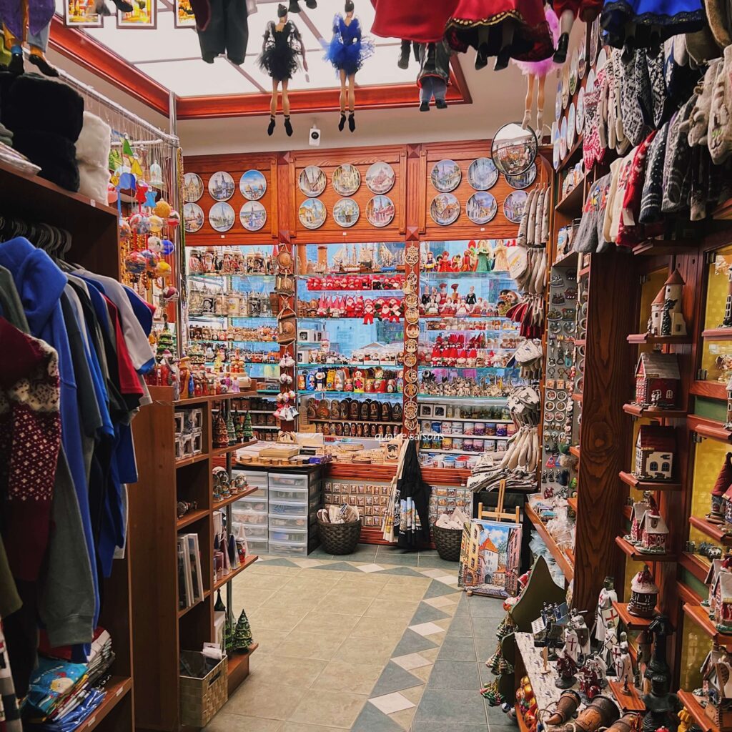 私が利用した、エストニア、タリンの旧市街にあるお土産やさん