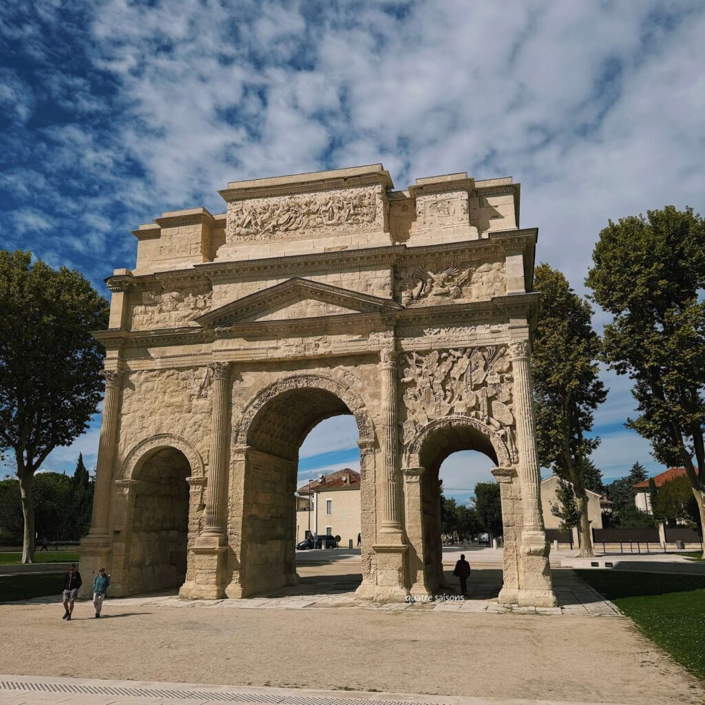 南フランスの街、オランジュの凱旋門