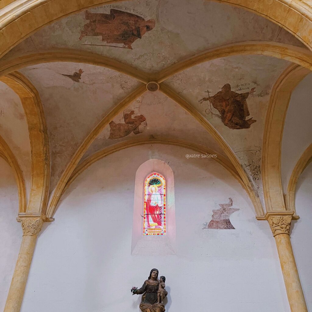 フランス南西部の街、フィジャックのノートルダム・デュ・ピュイ教会(Église catholique Notre-Dame-du-Puy à Figeac)