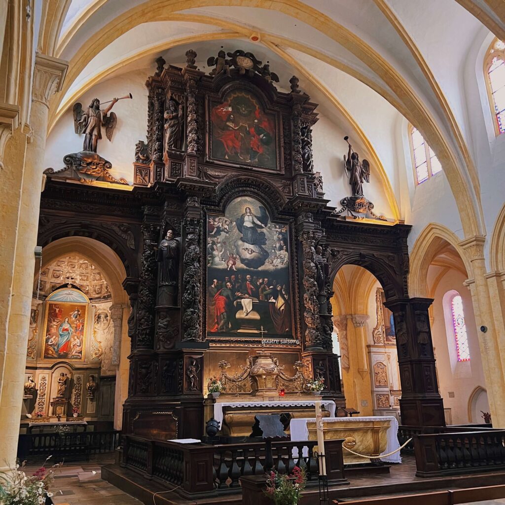 フランス南西部の街、フィジャックのノートルダム・デュ・ピュイ教会(Église catholique Notre-Dame-du-Puy à Figeac)