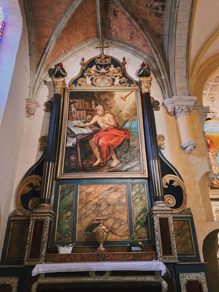フランス南西部の街、フィジャックのノートルダム・デュ・ピュイ教会(Église catholique Notre-Dame-du-Puy à Figeac)