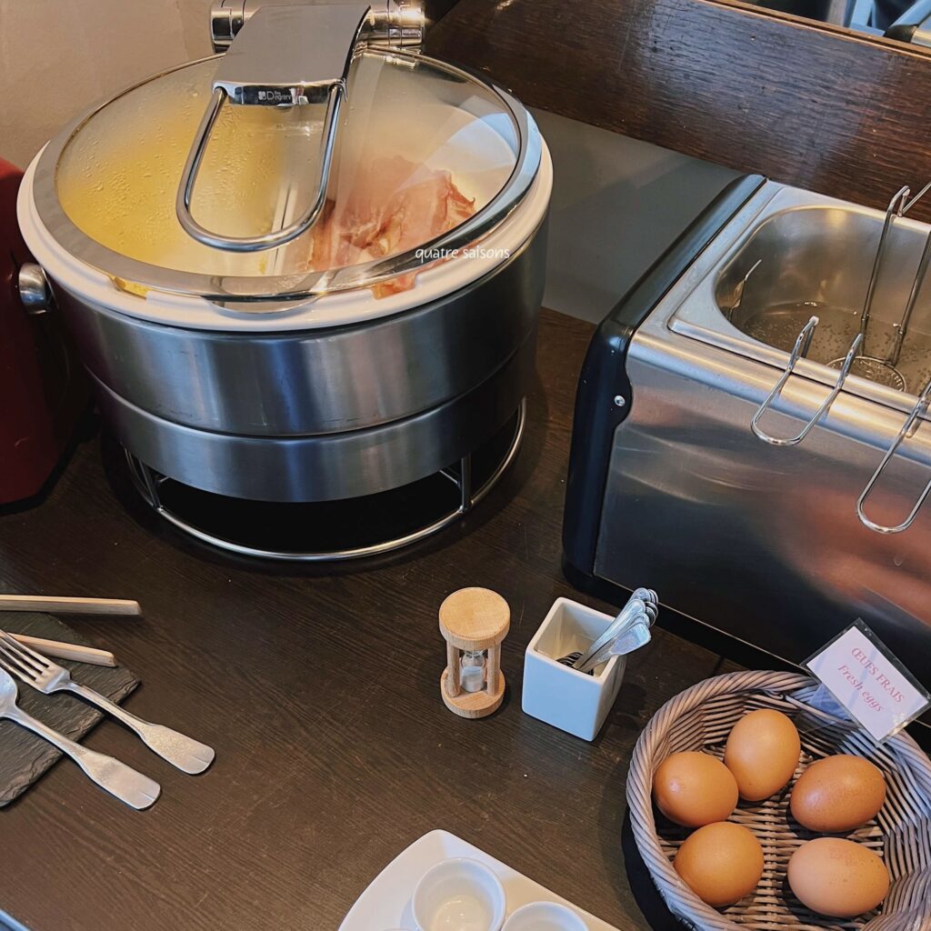 フランス南西部の街、ミヨーで利用したホテルChâteau de Creisselsの朝食