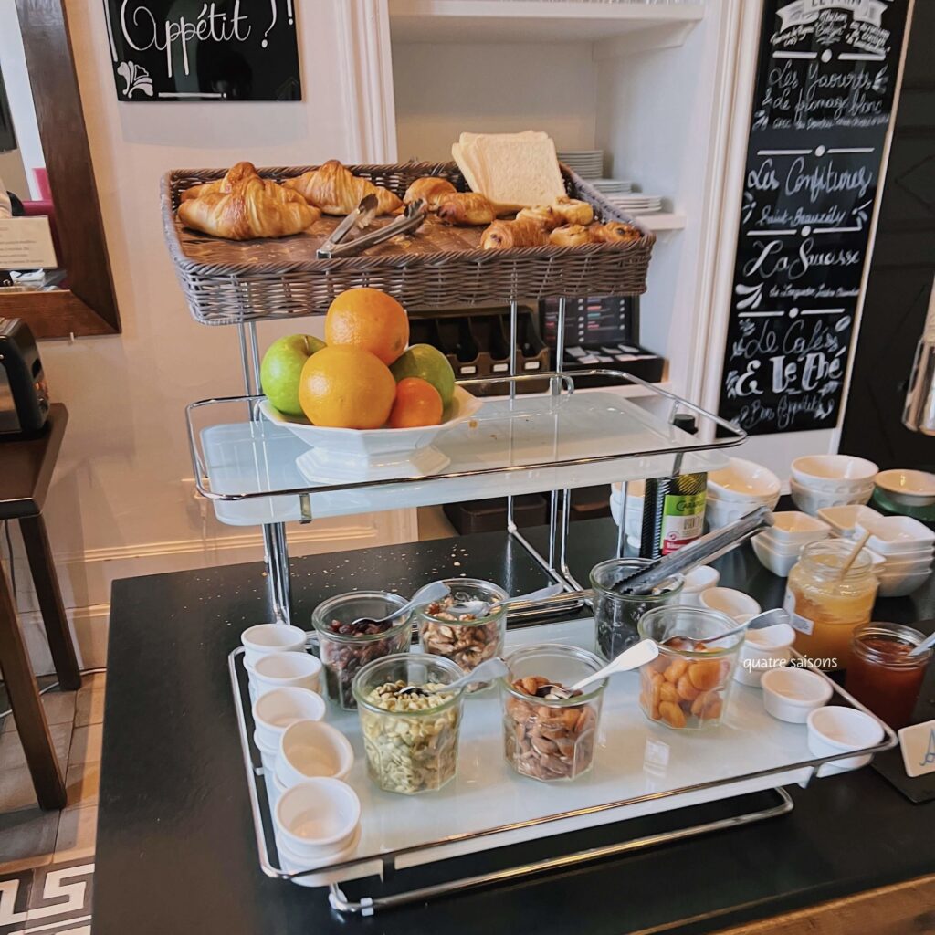 フランス南西部の街、ミヨーで利用したホテルChâteau de Creisselsの朝食