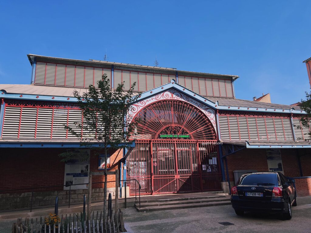 フランス南西部の街、ミヨーの屋内市場