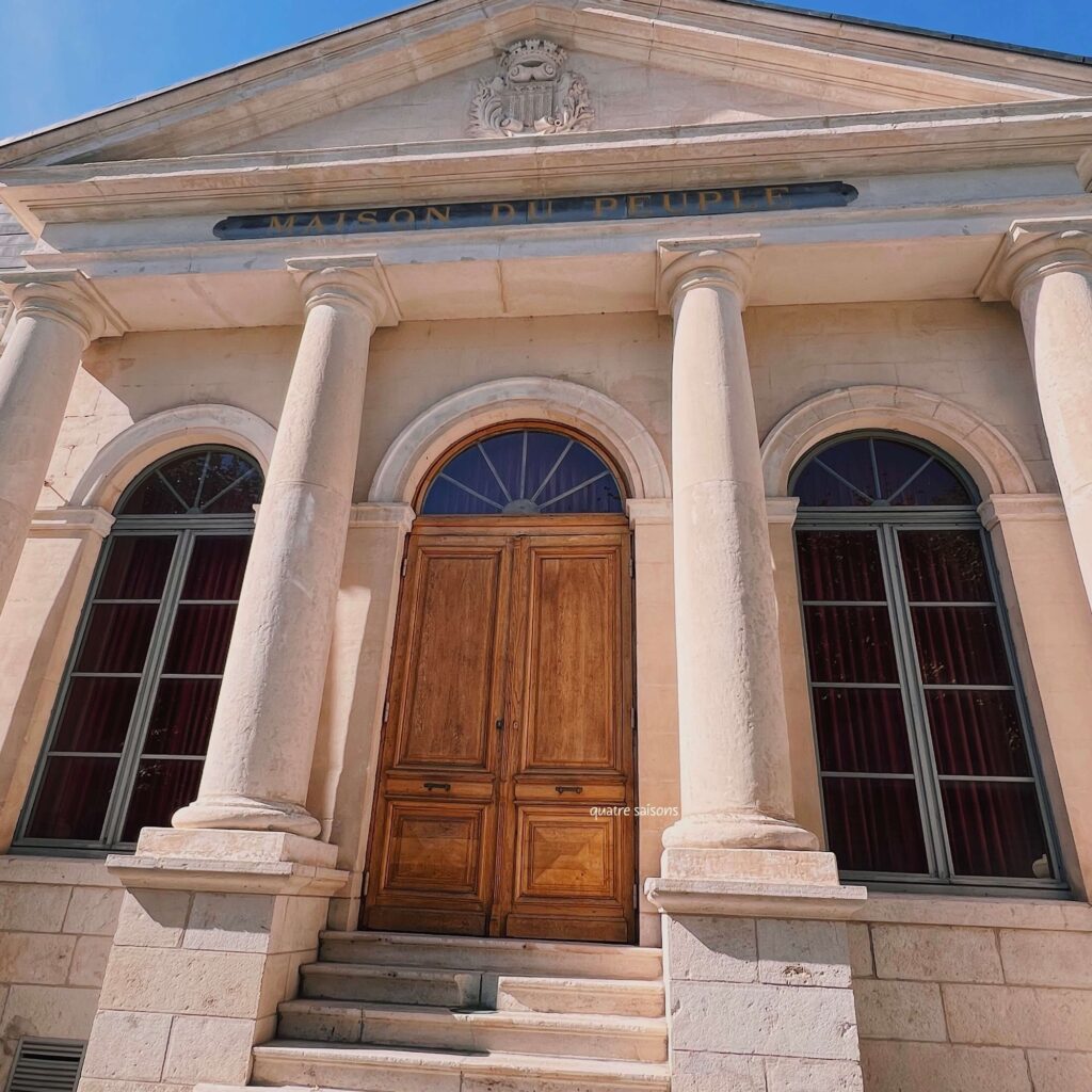 フランス南西部の街ミヨーにある劇場（Théâtre de la Maison du Peuple）