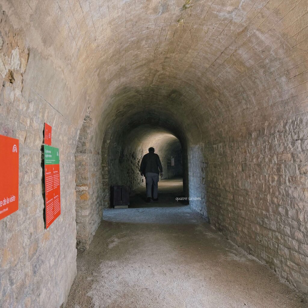 南フランスの街、オランジュの古代劇場