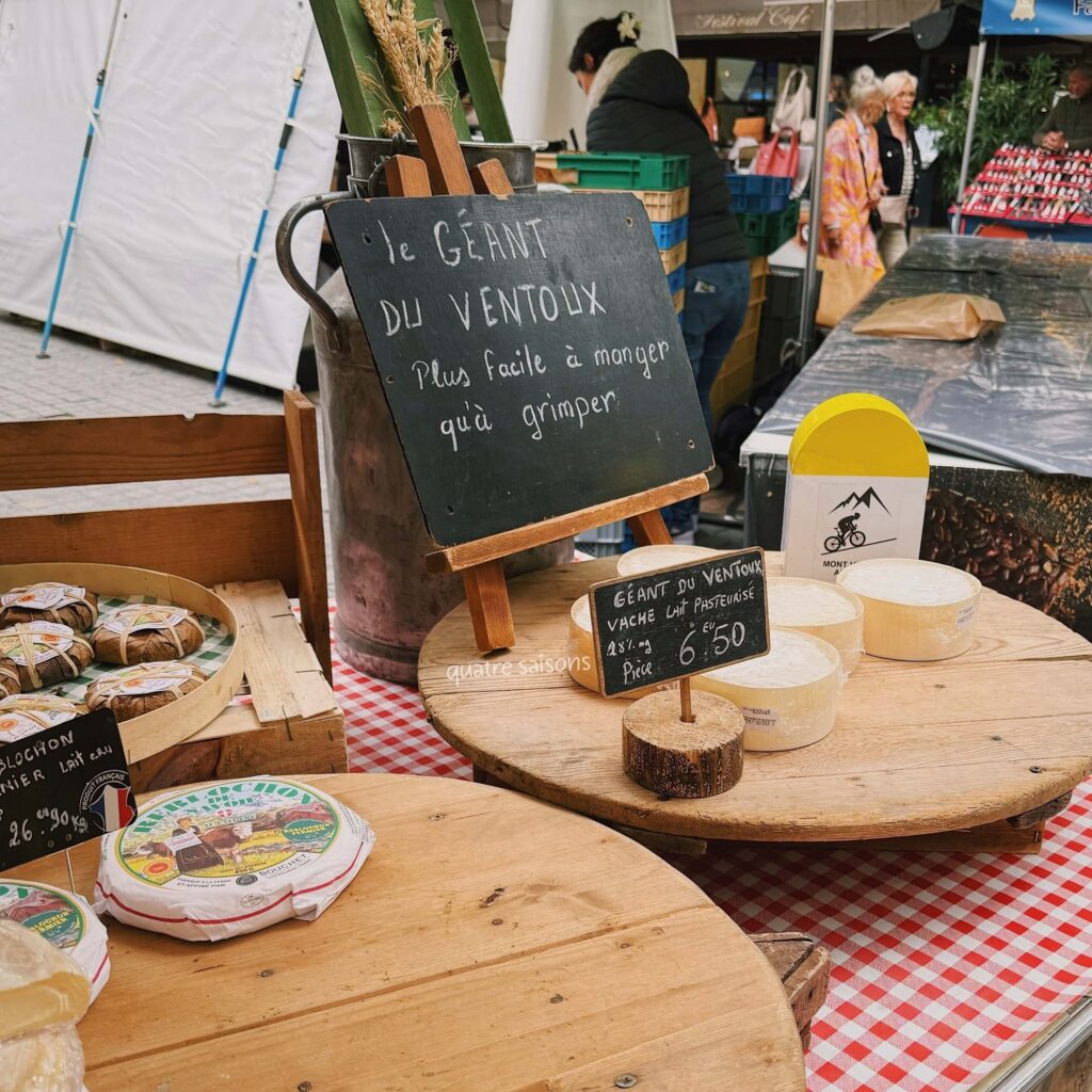 南フランスの街、オランジュのマルシェ