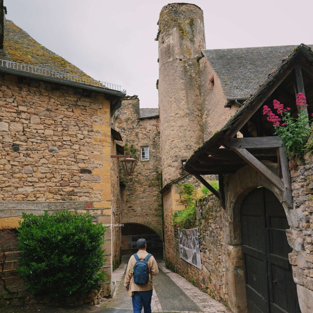フランス南西部の美しい村、サンコームドルトのポン・ド・カイユ家の邸宅(Maison Pons de Caylus)
