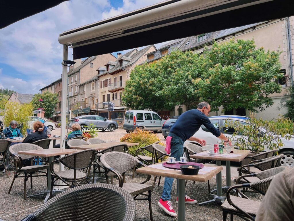 フランス南西部の美しい村、サンコームドルトで利用したレストラン、brasserie du theron