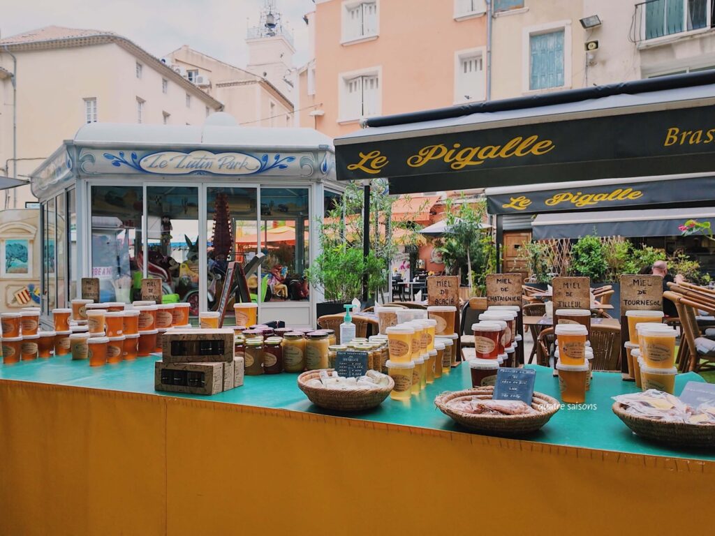 南フランスの街、オランジュのマルシェ