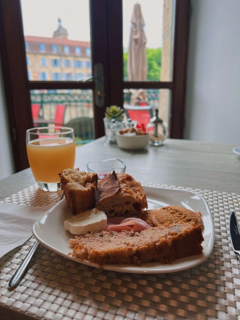 フランス南西部の街、フィジャックのベストウエスタンホテル(Le Pont D'Or Best western)